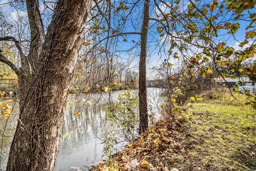 More Photos Of 558 Water St, Allegan Freestanding For Sale