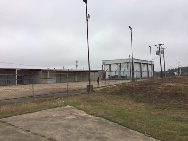 More Photos Of 1703 E Whaley St, Longview Warehouse For Lease