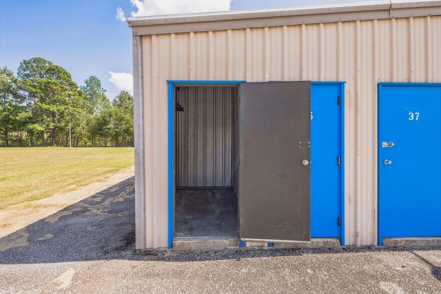 More Photos Of 557 N Pike E, Sumter Self Storage For Sale