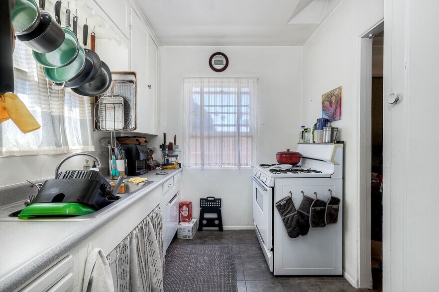 More Photos Of 4918 Del Monte Ave, San Diego Multifamily For Sale