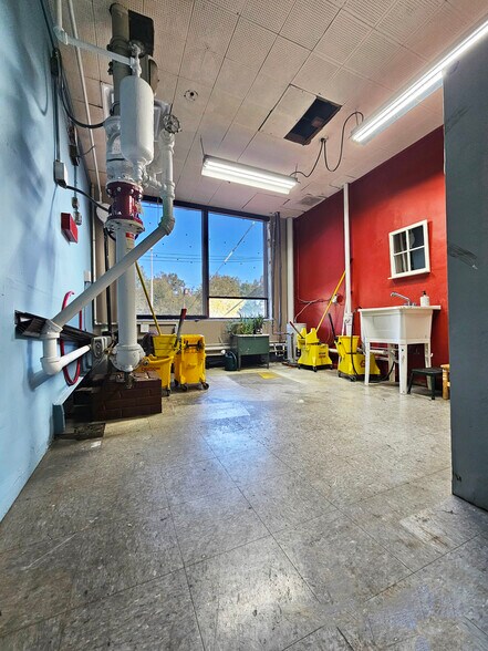 More Photos Of 410-450 North Ave E, Cranford Warehouse For Lease