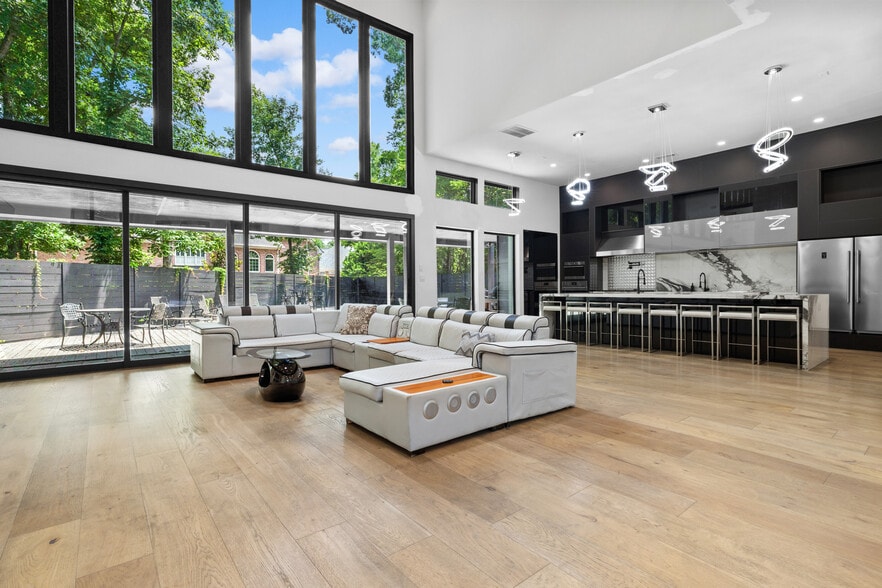 More Photos Of 2401 Greenglade Rd NE, Atlanta Specialty For Sale