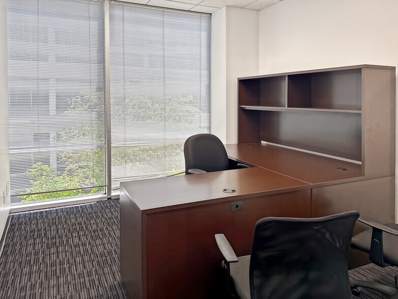 More Photos Of 21031 Ventura Blvd, Woodland Hills Coworking Space