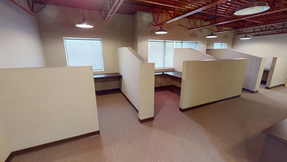 More Photos Of 13743 NE Aberdeen St, Ham Lake Warehouse For Lease