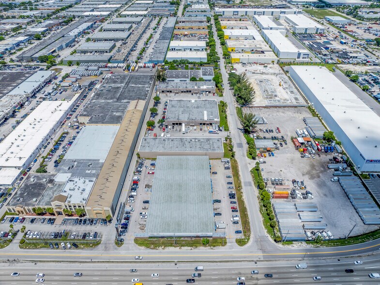 More Photos Of 7000 NW 77th ct, Miami Warehouse For Sale