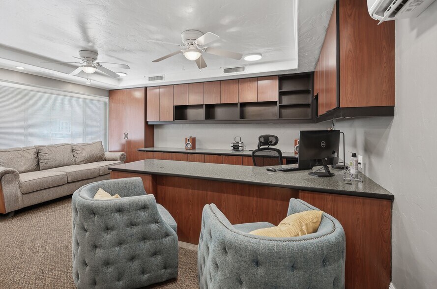 More Photos Of 306 N Willis St, Visalia Office For Sale