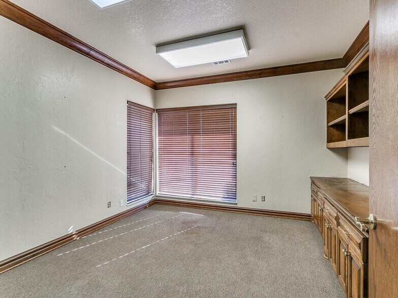 More Photos Of 1220 S Santa Fe Ave, Edmond Medical For Sale