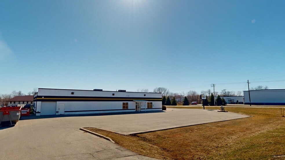 More Photos Of 1985 American Dr, Neenah Flex For Sale