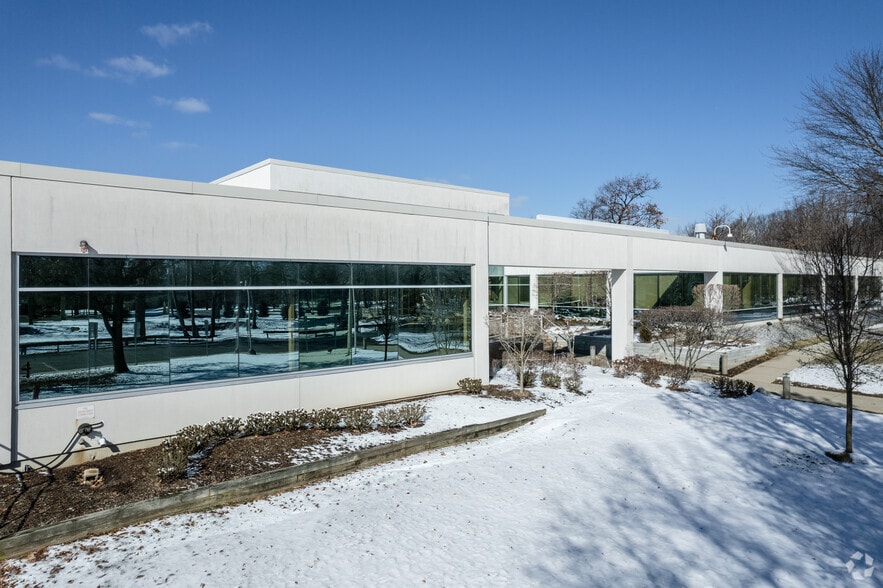More Photos Of 100 Philips Pky, Montvale Research And Development For Sale