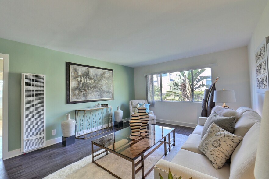 More Photos Of 534 Broadway St, Venice Apartments For Sale