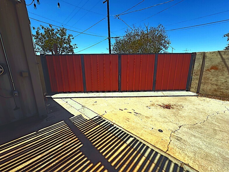 More Photos Of 11 E Jones Ave, Phoenix Warehouse For Sale