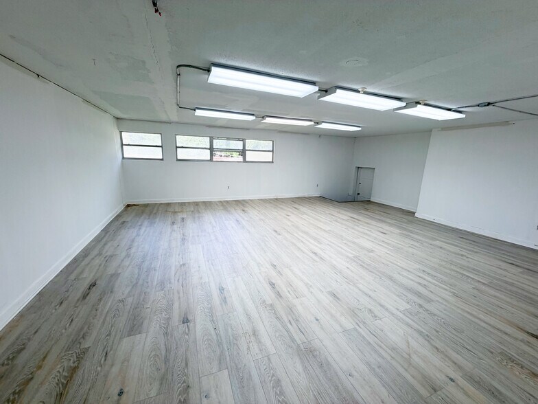 More Photos Of 18500 NE 5th Ave, Miami Gardens Office For Lease
