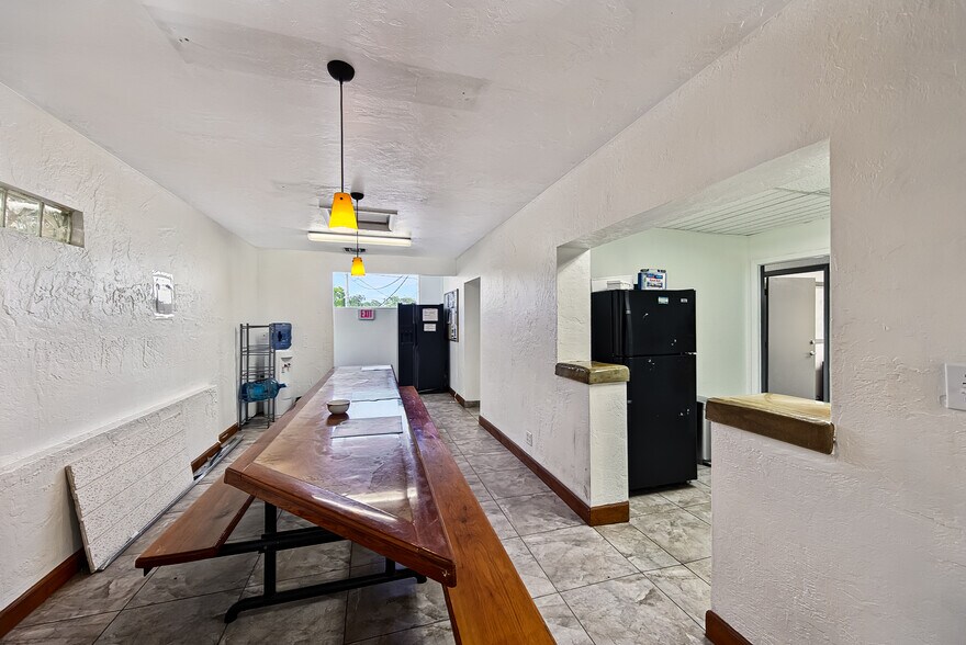 More Photos Of 936-940 NW 1st St, Fort Lauderdale Warehouse For Sale