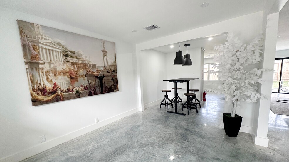 More Photos Of 4738 W. Alabama, Houston Loft Creative Space For Lease