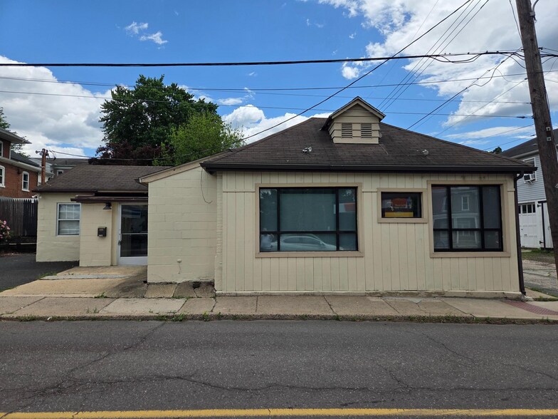 Primary Photo Of 318 State St, Pottstown Freestanding For Sale