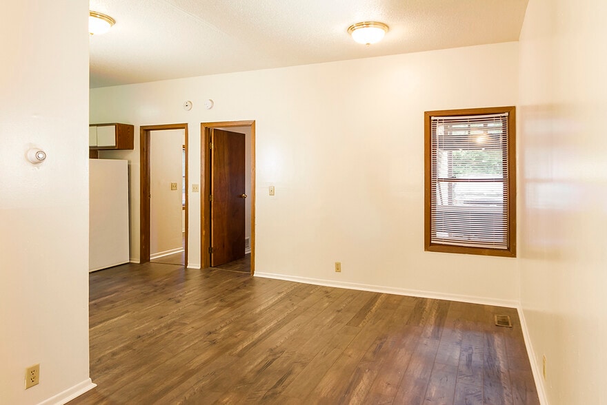 More Photos Of 1910 Feronia Ave, Saint Paul Apartments For Sale