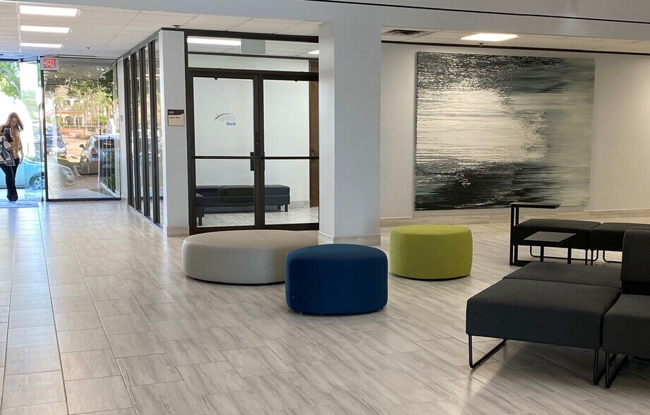 More Photos Of 711 W Bay Area Blvd, Webster Office For Lease