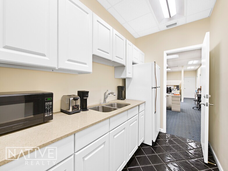 More Photos Of 533 NE 13th St, Fort Lauderdale Storefront Retail Office For Sale