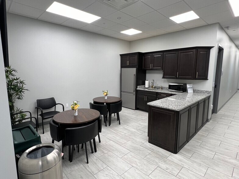 More Photos Of 18 Market Ave, Palm Coast Office For Lease