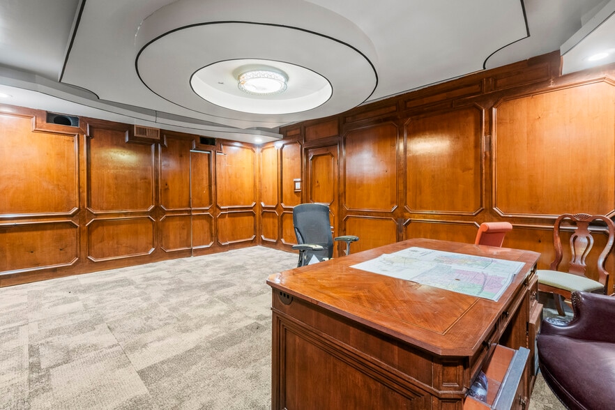 More Photos Of 1018 Shaver St, Pasadena Warehouse For Sale