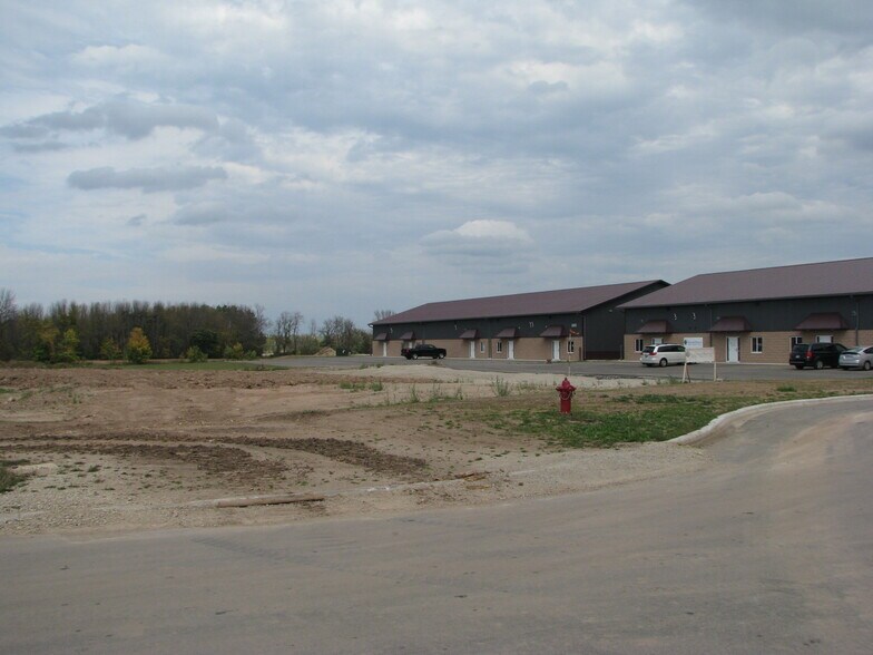 More Photos Of 3862 Norrie Dr, New Franken Showroom For Lease