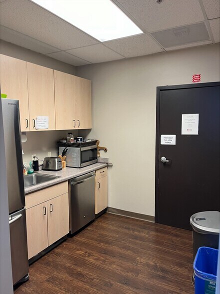 More Photos Of 26135 Carmel Rancho Blvd, Carmel General Retail For Lease