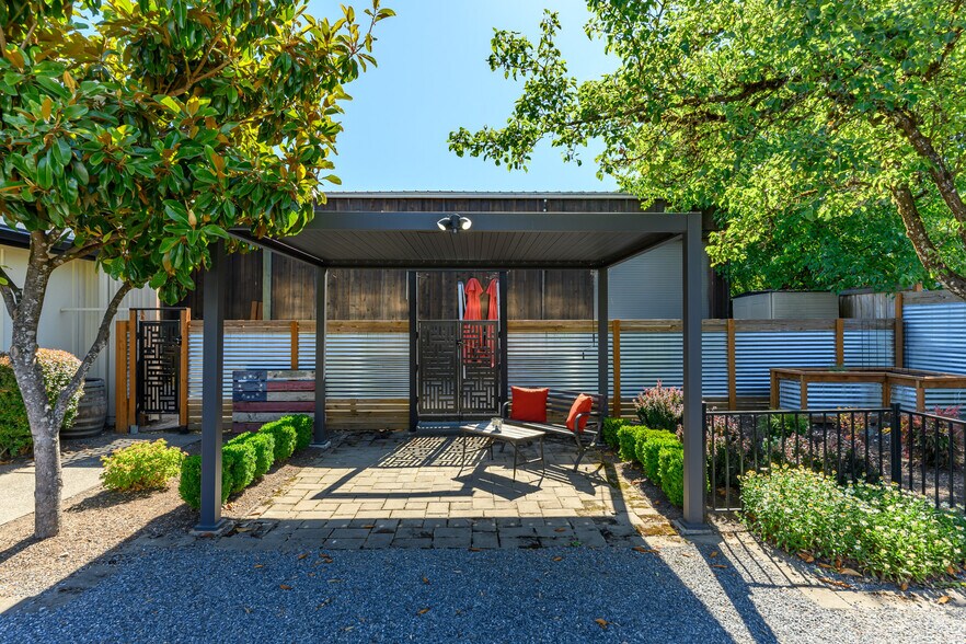 More Photos Of 258 N Kutch St, Carlton Storefront For Lease