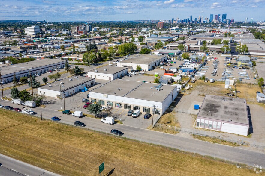 More Photos Of 320 65th Ave SE, Calgary Service For Lease
