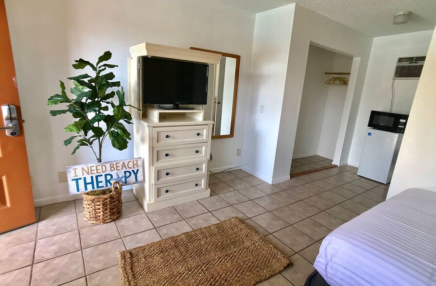 More Photos Of 1700 S Federal Hwy, Lake Worth Hotel For Sale