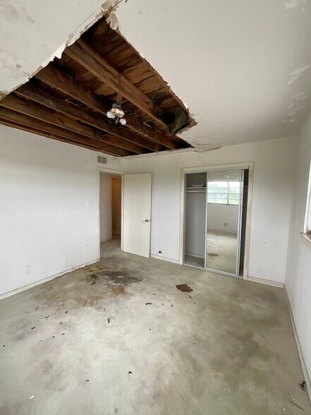More Photos Of 3201 Texas Ave, La Marque Warehouse For Sale