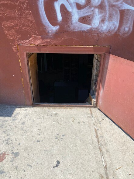 More Photos Of 178 Walworth St, Brooklyn Flex For Sale