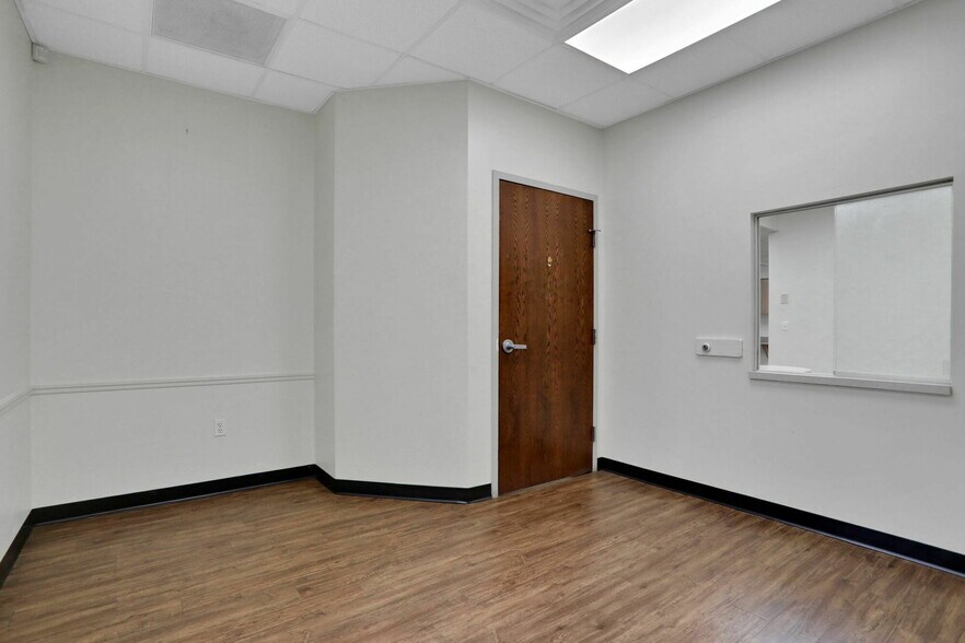 More Photos Of 1712-1736 University Blvd S, Jacksonville Medical For Sale