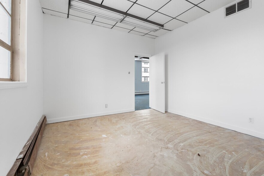 More Photos Of 76 Maple St, Manchester Office For Sale