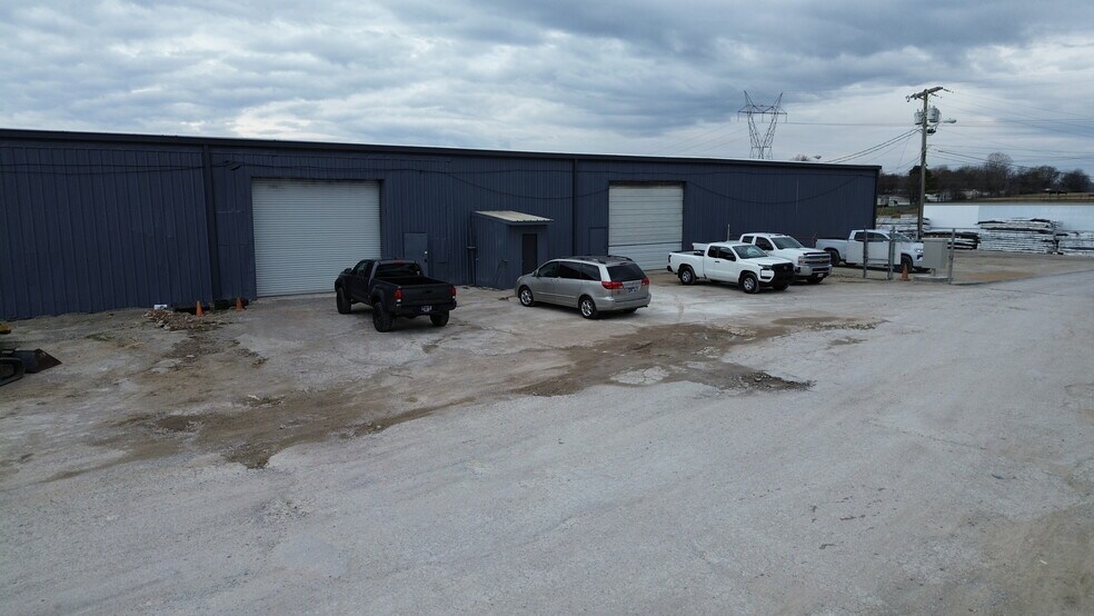 More Photos Of 1230 Industrial Park Rd, Columbia Warehouse For Lease