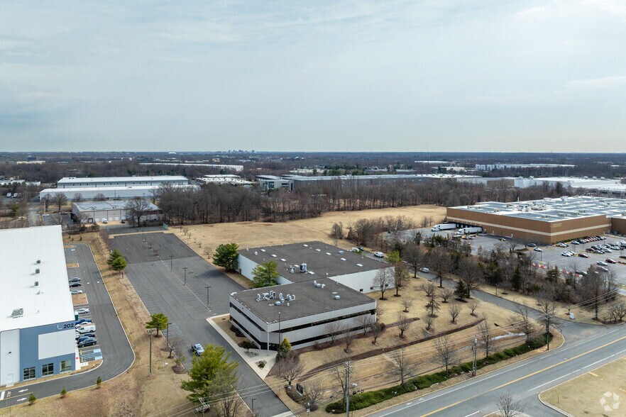 More Photos Of 400 Cottontail Ln, Somerset Warehouse For Lease