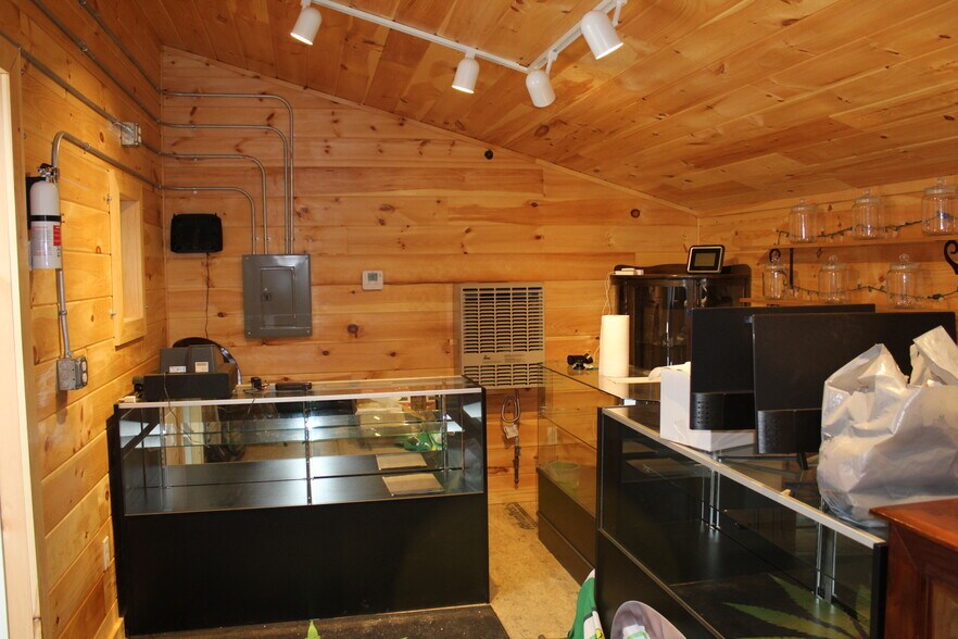 More Photos Of 759 Brooks Rd, Knox Industrial For Sale