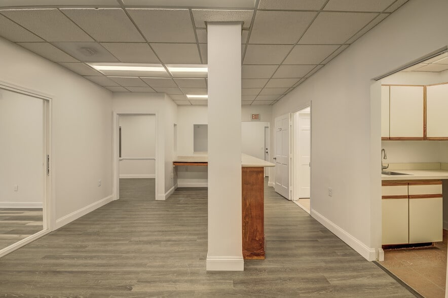 More Photos Of 4609 Pinecrest Office Park Dr, Alexandria Medical For Sale