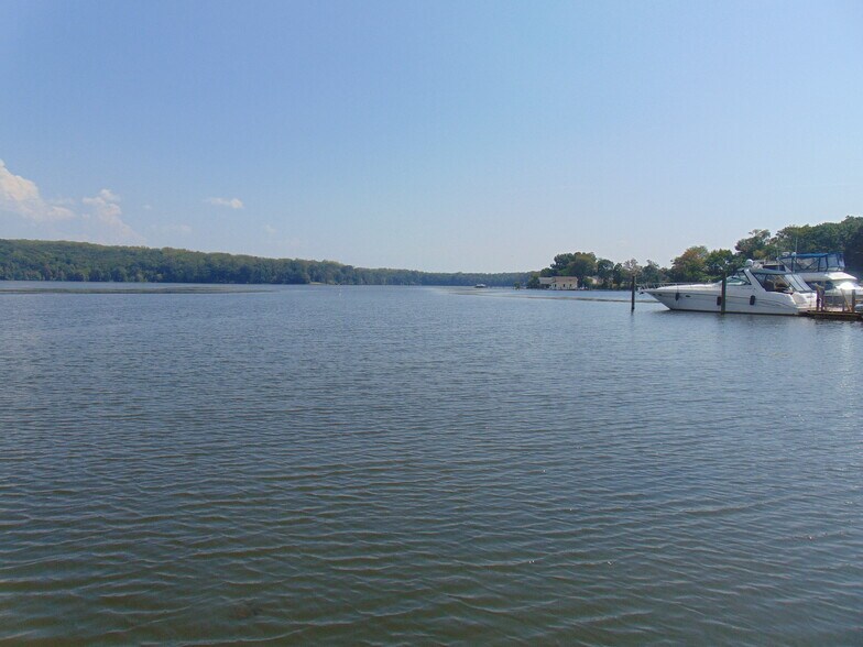 More Photos Of 121 Willow Landing Rd, Stafford Marina For Sale