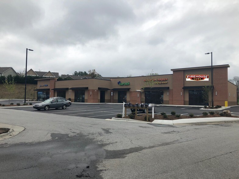 More Photos Of 58 Weaver Village Way, Weaverville Freestanding For Lease
