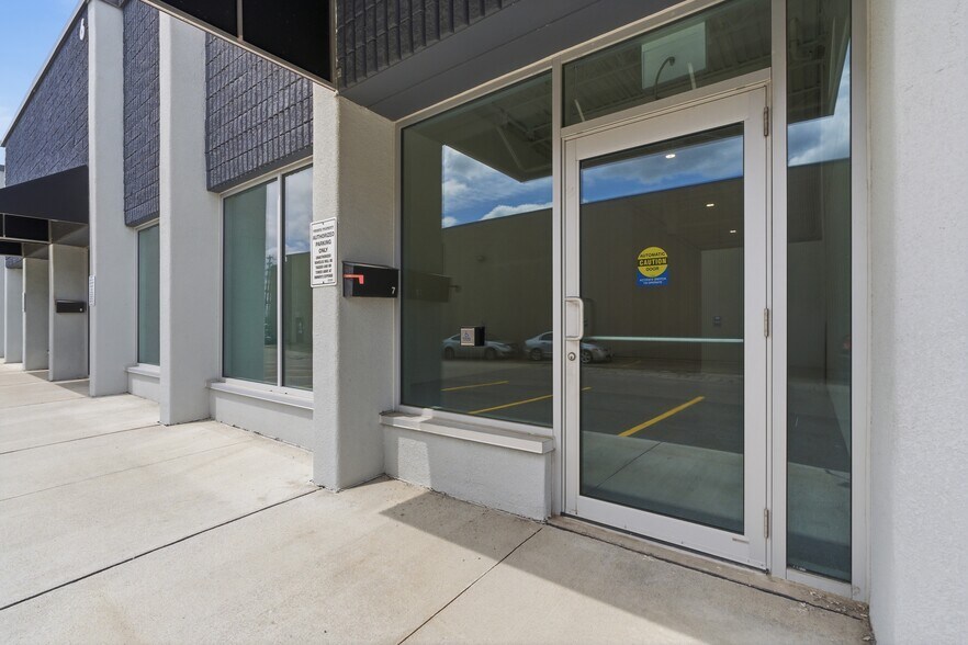 More Photos Of 397 Humberline Dr, Toronto Warehouse For Sale