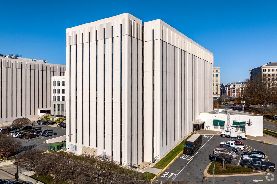 More Photos Of 5970 Fairview Rd, Charlotte Office For Lease