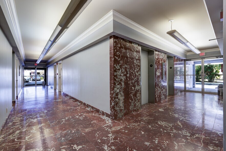 More Photos Of 2240 Palm Beach Lakes Blvd, West Palm Beach Office For Sale