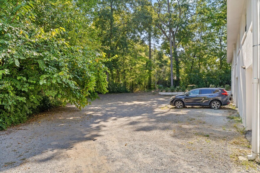 More Photos Of 1026 Greenslake Rd, East Ridge Apartments For Sale