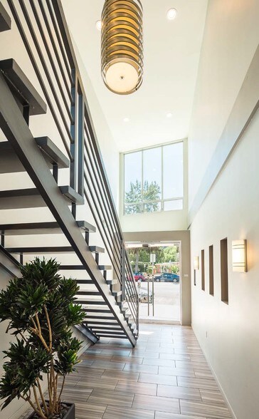 More Photos Of 13263 Ventura Blvd, Studio City Office For Lease