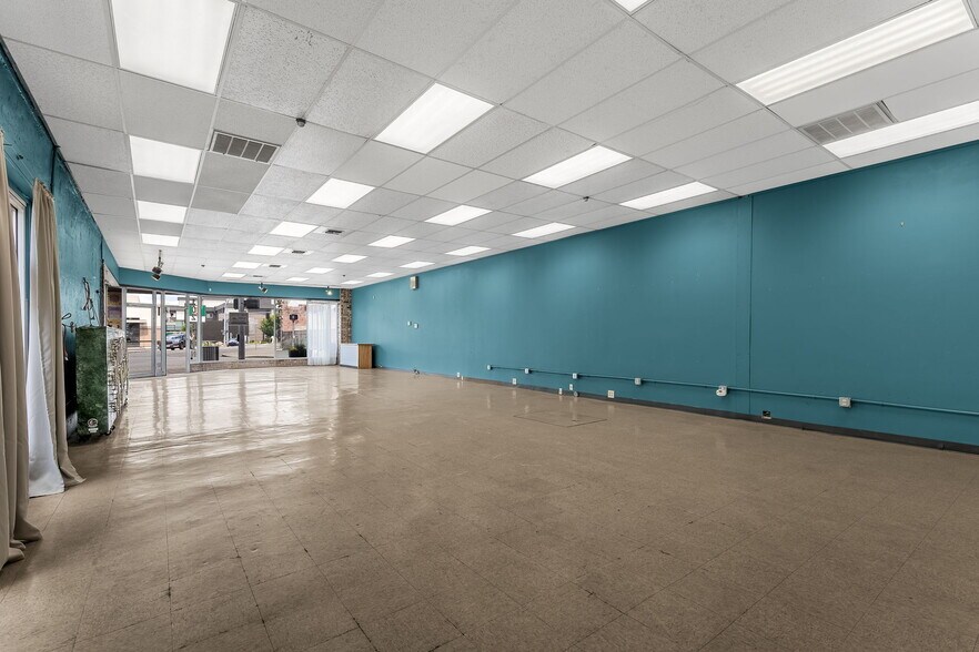 More Photos Of 102 E Main St, Auburn Storefront For Lease