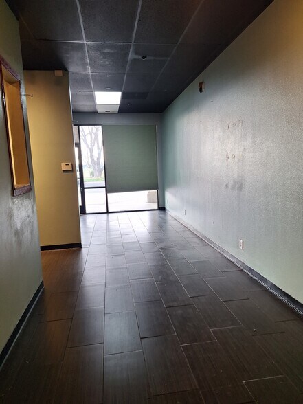 More Photos Of 275 N Clovis Ave, Clovis Unknown For Lease