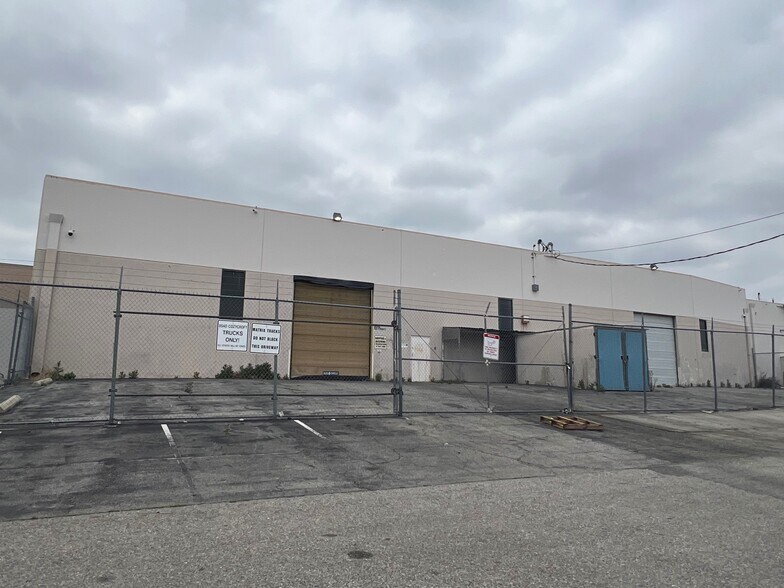 More Photos Of 9540 Cozycroft Ave, Chatsworth Manufacturing For Lease