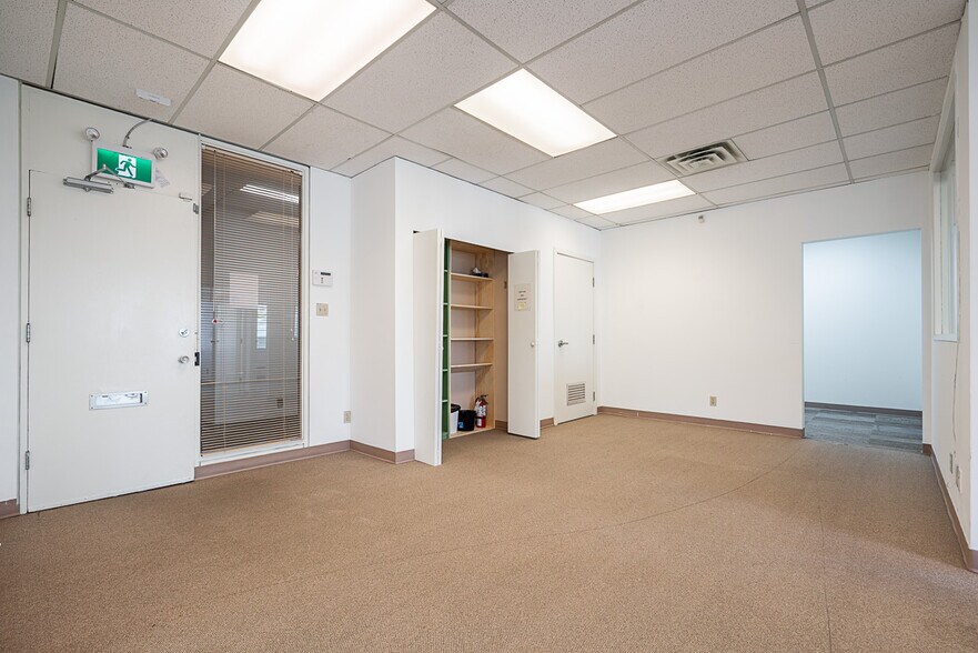 More Photos Of 550 Sixth St, New Westminster Office For Lease