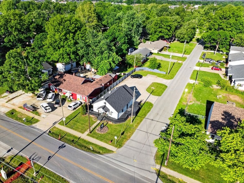 More Photos Of 425 N Main St, Nixa Office For Sale