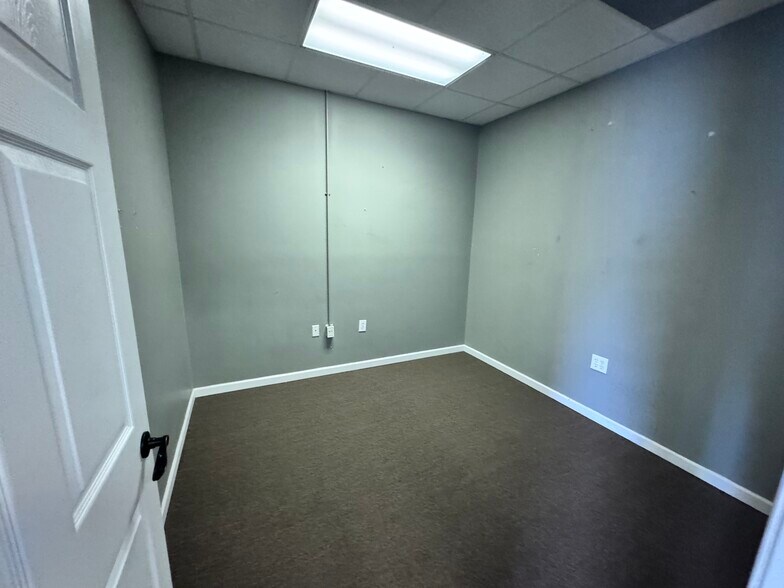 More Photos Of 2110 Fairburn Rd, Douglasville Flex For Lease